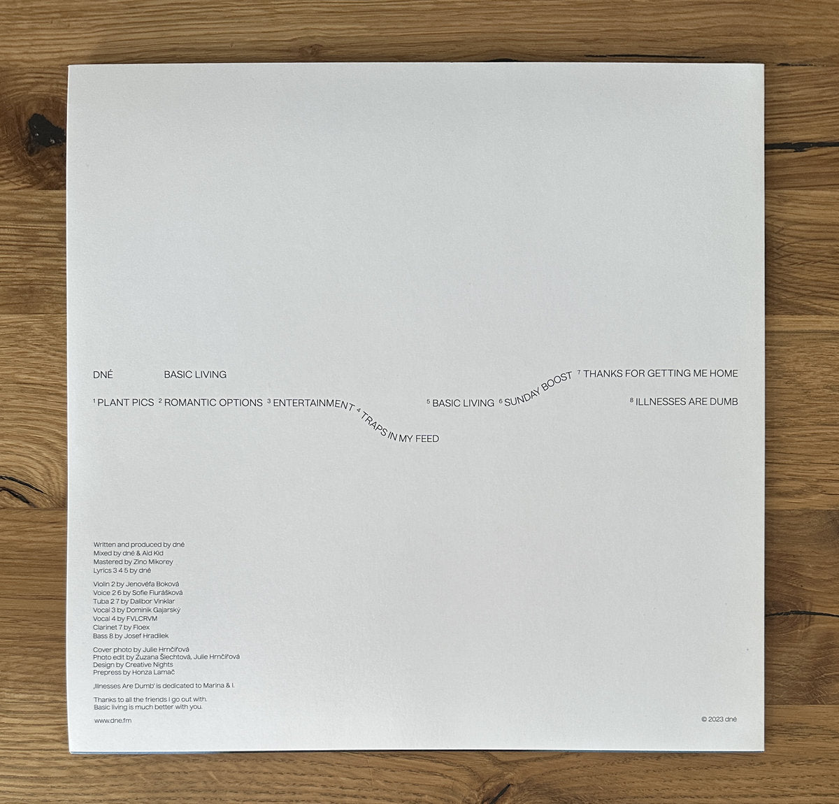 Dné - Basic Living (LP)