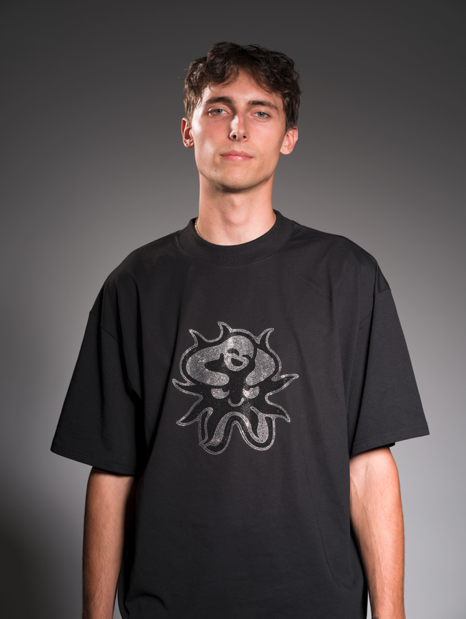 Hey Yendo - Jeden Úsměv Nestačí (Oversize T-Shirt - Black)